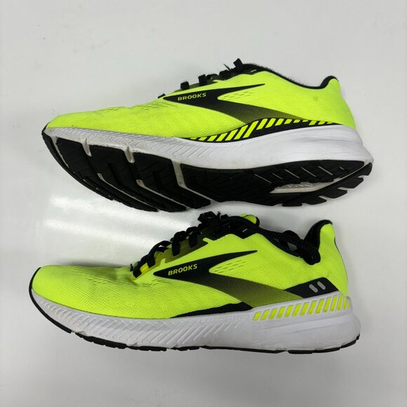 Brooks Launch GTS - Picture 1 of 3